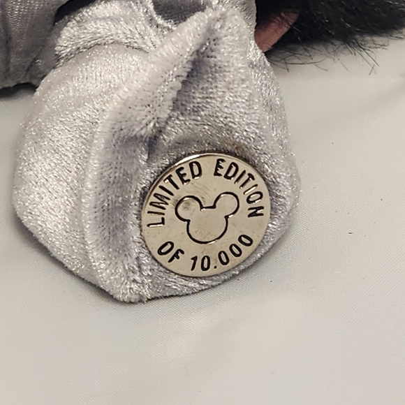 8" Walt Disney World Winnie the Pooh in Eeyore costume Limited Edition Plush - Picture 6 of 9